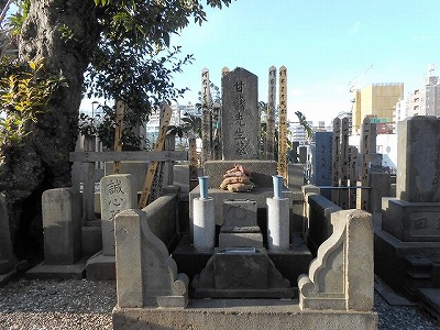 甘藷先生（青木昆陽）の墓